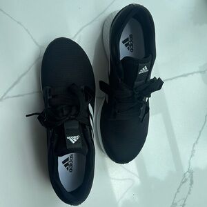 Adidas Bounce Edge Lux black size 9 1/2 worn once, with box.